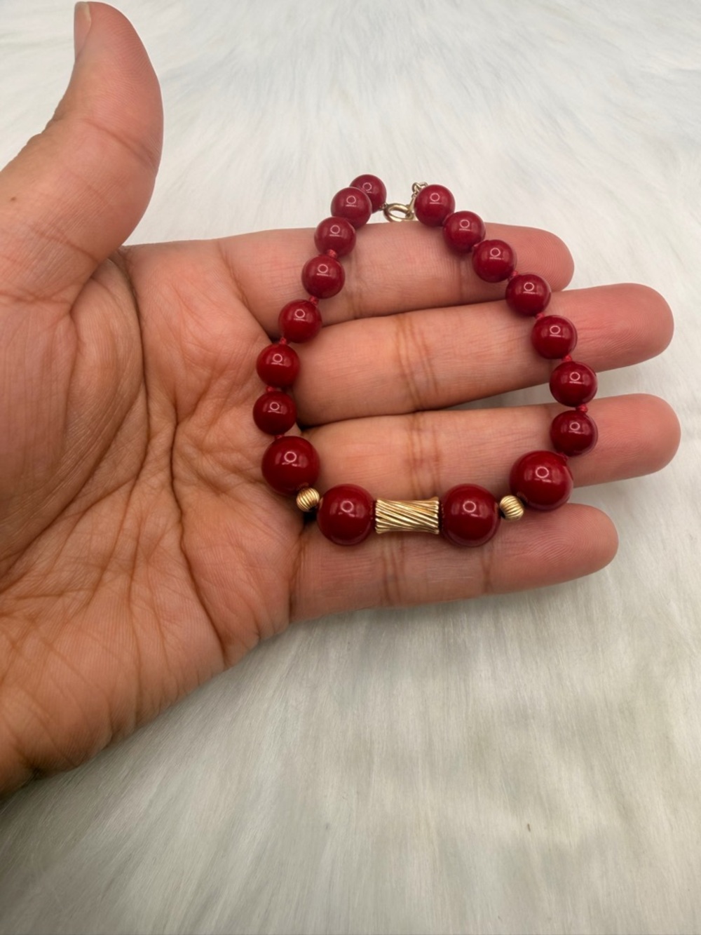 14k Yellow Gold Red Agate Bracelet 7.5 Inches.
